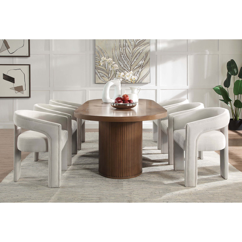 Euniqua Oval Dining Table In Oak