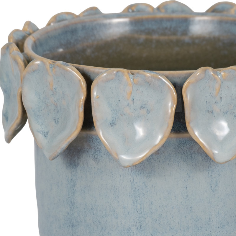 Pot de fleurs en céramique en grès avec des feuilles sculptées, décorations artisanales pour des décorations contemporaines et rustiques, conception de poterie artisanale durable pour une présentation botanique élégante