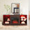 Ce meuble télé moderne avec foyer électrique, lumières DEL, tablettes en verre et charge USB peut accueillir un téléviseur de 62 po ou moins, alliant style et fonctionnalité.