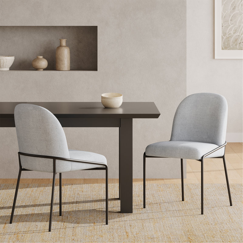 Chaise de salle à manger moderne avec tissu en polyester texturé en lin gris doux, structure en fer de couleur bronze, ensemble de 2, gris clair