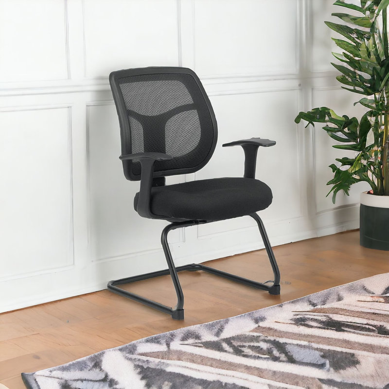 Chaise de bureau noire en filet pivotant