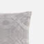 Coussin décoratif carré argenté 18 po x 18 po