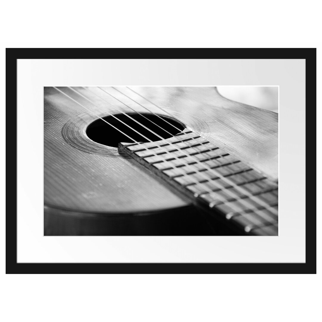 Gitarrensaiten über Schallloch Gerahmter Fotodruck Poster