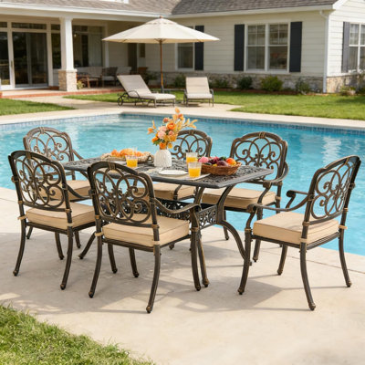 Ensemble de salle à manger d'extérieur en fonte 7 pièces pour 7 personnes comprenant une table rectangulaire de 59 po avec des coussins plus épais et un trou pour parasol