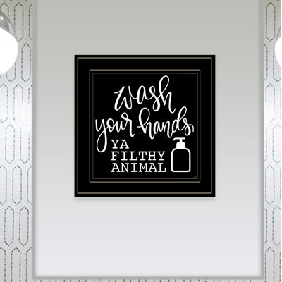 «Wash Your Hands», art mural encadré pour le salon et la maison par Fearful Made Creations