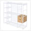 Garde-robe de style ouvert avec rails suspendus, tablettes et tiroirs
