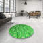 Tapis vert à motif floral-850114873