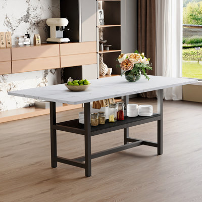 Une table de salle à manger de 71 x 35,4 pouces avec un plateau habilement assemblé par quatre panneaux de fibres à densité moyenne blancs texturés. Le bureau possède une plateforme de rangement de 43,3 x 19,7 po. Très approprié pour les réunions