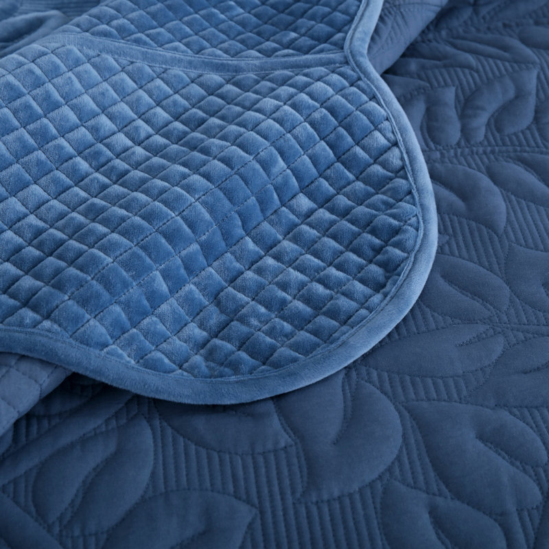 Ensemble de courtepointe surdimensionnée en velours brodé avec 2 taies décoratives Marcielo, Bleu