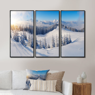 «Snowy Winter Landscape with Pines II», reproduction de cadre flottant sur toile 3 pièces