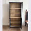 Armoire vitrée avec portes en verre