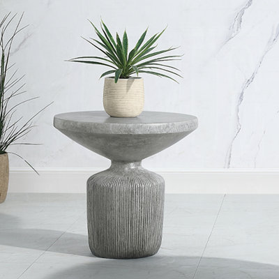Table de bout en ciment gris patiné 21,45 po avec base de piédestal stable ronde pour le plaisir intérieur