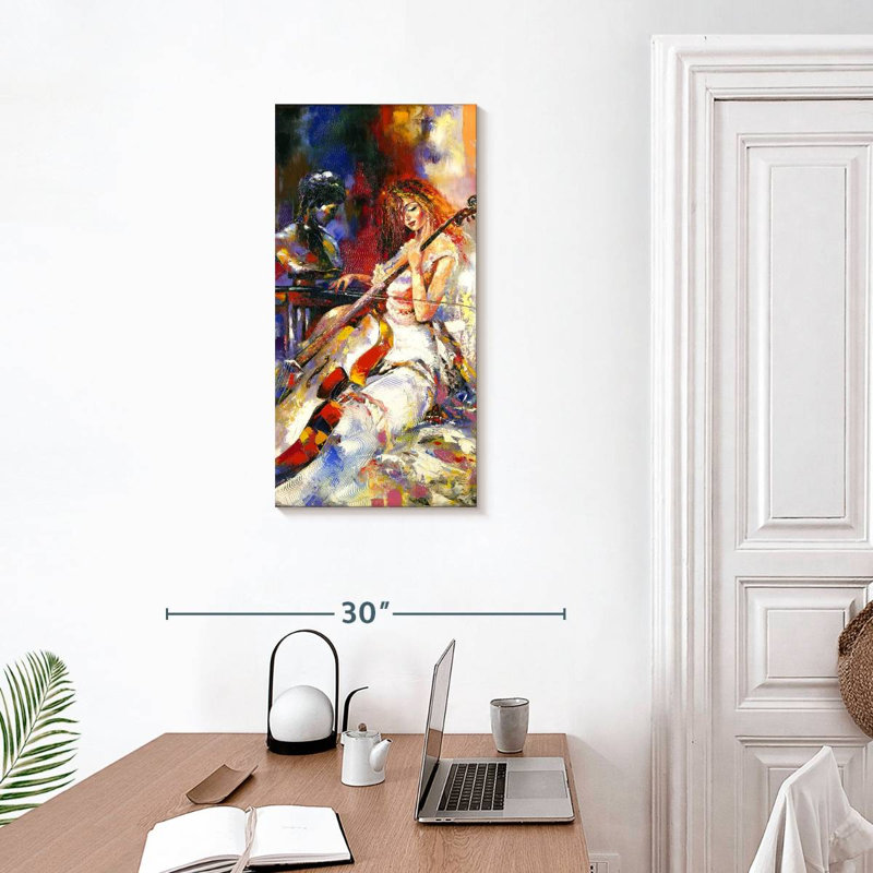 Femme jouant du violoncelle, H 30 po x l 15 po