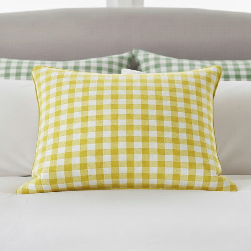 Taie décorative à motif vichy, Blanc / bordure jaune, H 20 po x l 26 po