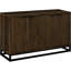 Armoire d'appoint à 4 portes en bois d'ingénierie au fini pin foncé, avec un design cannelé, deux tablettes fixes et un look moderne pour les maisons décontractées