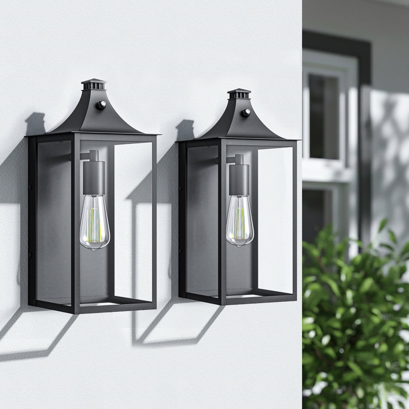 Lanterne murale d'extérieur moderne 1 lumière H noir de 15 po avec abat-jour en verre transparent imperméable