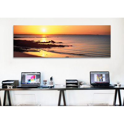Lever de soleil panoramique sur la plage, Beg Meil, Finistère, Bretagne, France - reproduction de photo sur toile tendue