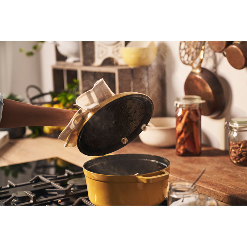 La Cocotte Cast Iron Round Cocotte, 7 quarts, Citron