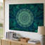 Toile, motif complexe de mandala vibrant dans différentes nuances d'art mural vert centré sur toile de fond tropicale-186250300