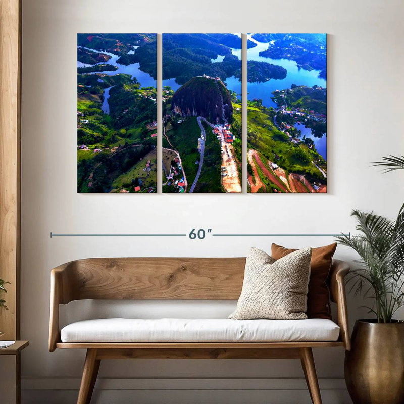Rocher de Guatape, H 32 po x l 50 po