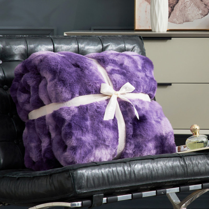 Jeté en fausse fourrure douce et luxueuse, Jeté, Teinture par nouage mauve