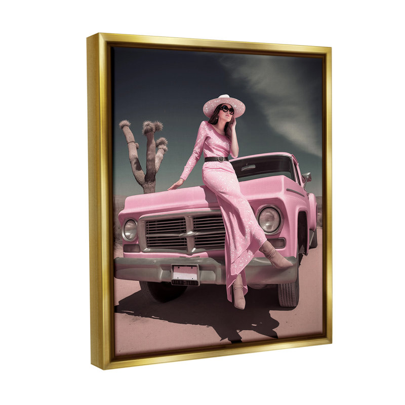 «Glam Woman In Desert Floater Frame» par Ziwei Li sur toile, Cadre flottant métallique doré, H 31 po x l 25 po