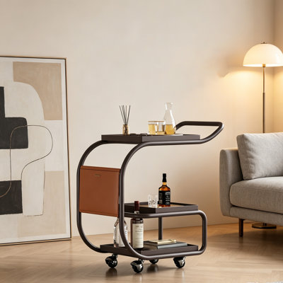 Chariot à roulettes 23,62 po de luxe en acier inoxydable et cuir de selle, chariot de bar à plusieurs niveaux, table d'appoint incurvée pour le rangement du vin dans le salon