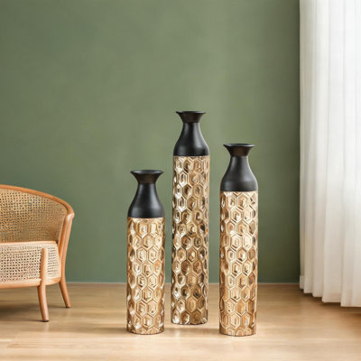 Vases et bocaux combinant des accents dorés de 24,8 po avec une structure en métal et un grand cylindre en métal