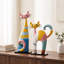 Ensemble de 2 objets décoratifs en résine représentant un chat abstrait jaune