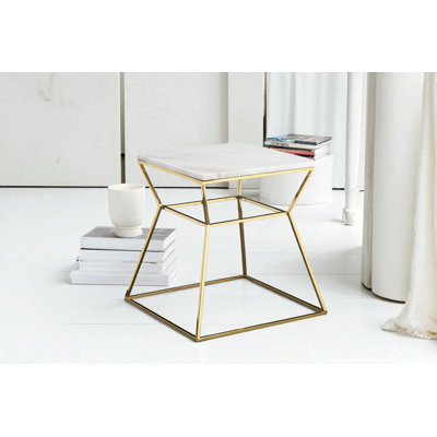     Table de bout à piédestal Geo - Table d'appoint en marbre doré - Table d'appoint en pierre de luxe moderne - Table d'appoint en marbre blanc