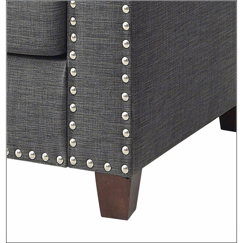 Fauteuil en lin gris clair avec garniture cloutée