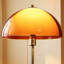 Lampe sur pied rétro au design épuré, lampe DEL avec abat-jour double couche en acrylique, chaînette et interrupteur de pied
