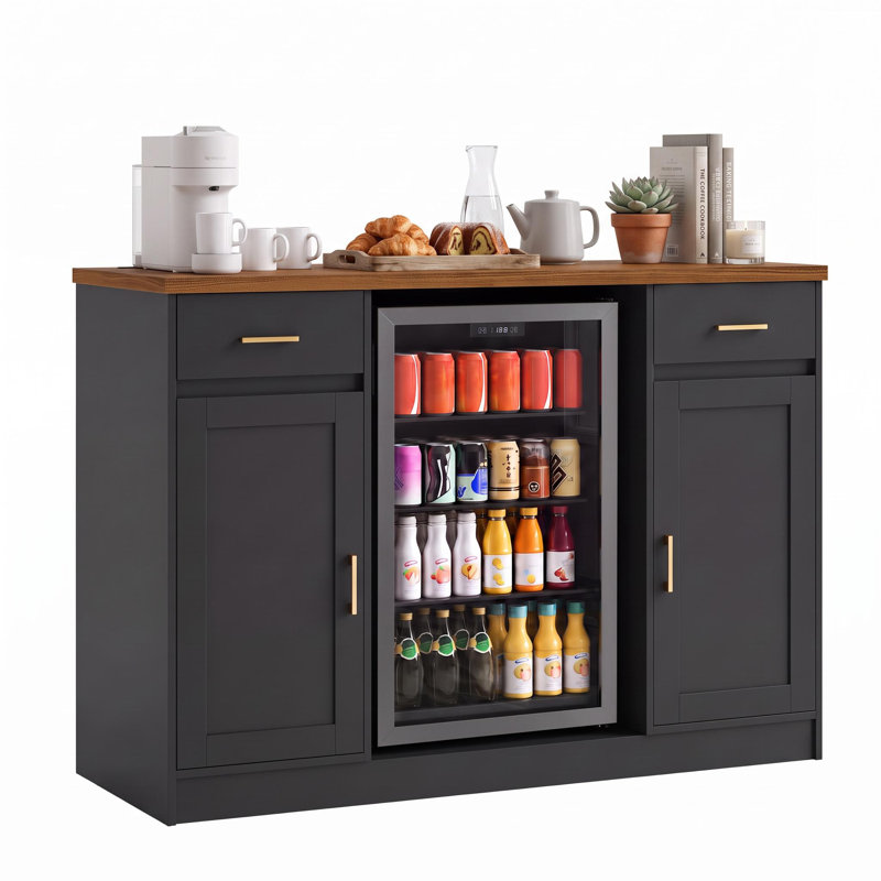 Meuble-bar moderne de 148 cm avec mini-réfrigérateur, station de recharge USB, 2 tiroirs et portes cannelées – Meuble de rangement pour bouteilles et boissons avec plateau en bois, noir