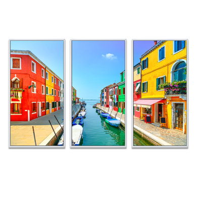 «Colorful Burano Island Canal Venice», ensemble de 3 toiles encadrées