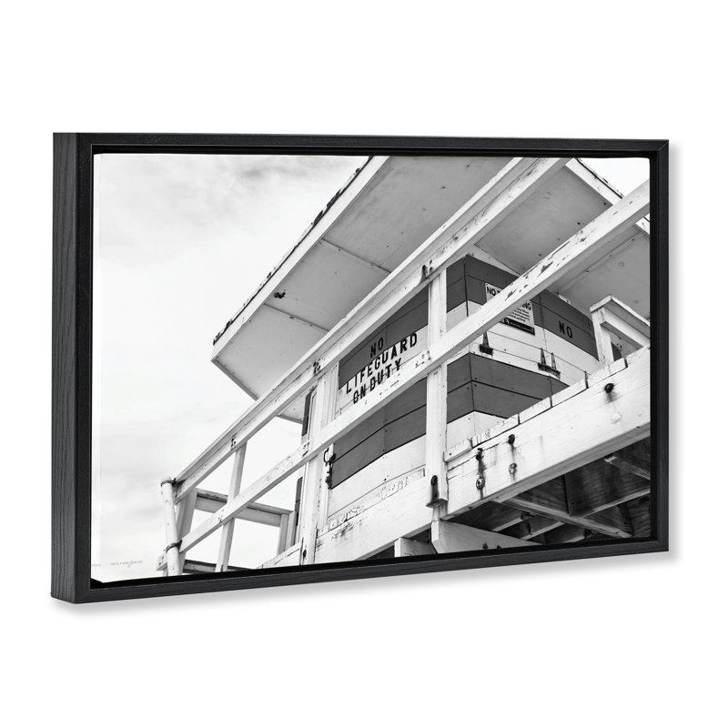 Structure flottante de sauveteur sur une plage, design par Seven Trees Design, Cadre flottant noir de jais, H 17 po x l 25 po