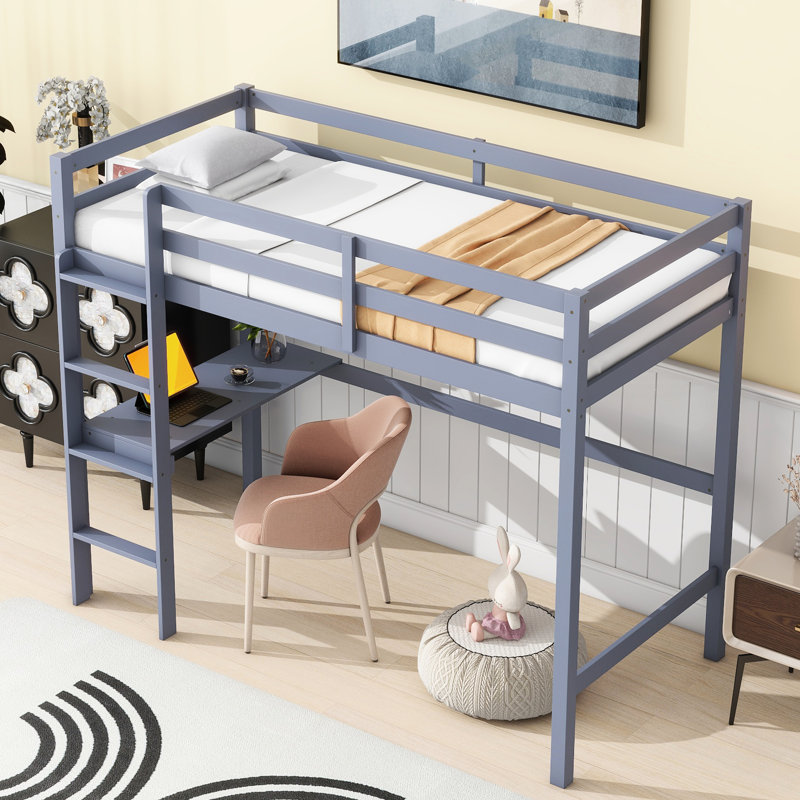 Lit mezzanine simple gris, avec garde-corps et bureau intégré, fabriqué en bois d'hévéa massif pour une chambre de couleur grise, fait pour durer