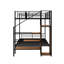 Lit superposé simple au-dessus d'un lit double en métal avec étagères grillagées, échelle de rangement et garde-robe
