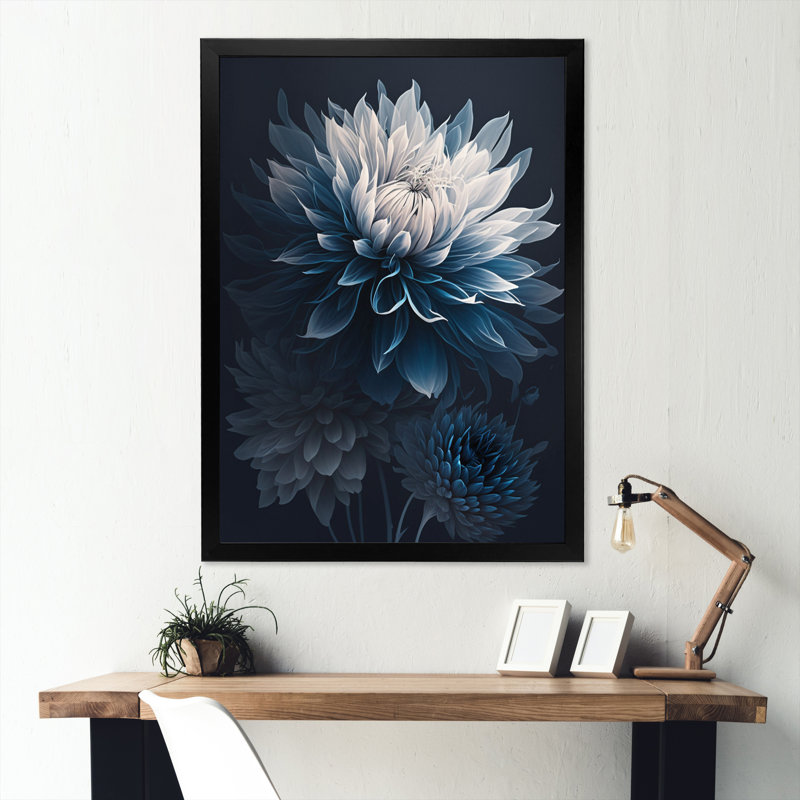 «Hyperrealistic Blue and White Flower II», reproduction sur toile, Impression noire sur toile encadrée, L 12 po x H 20 po
