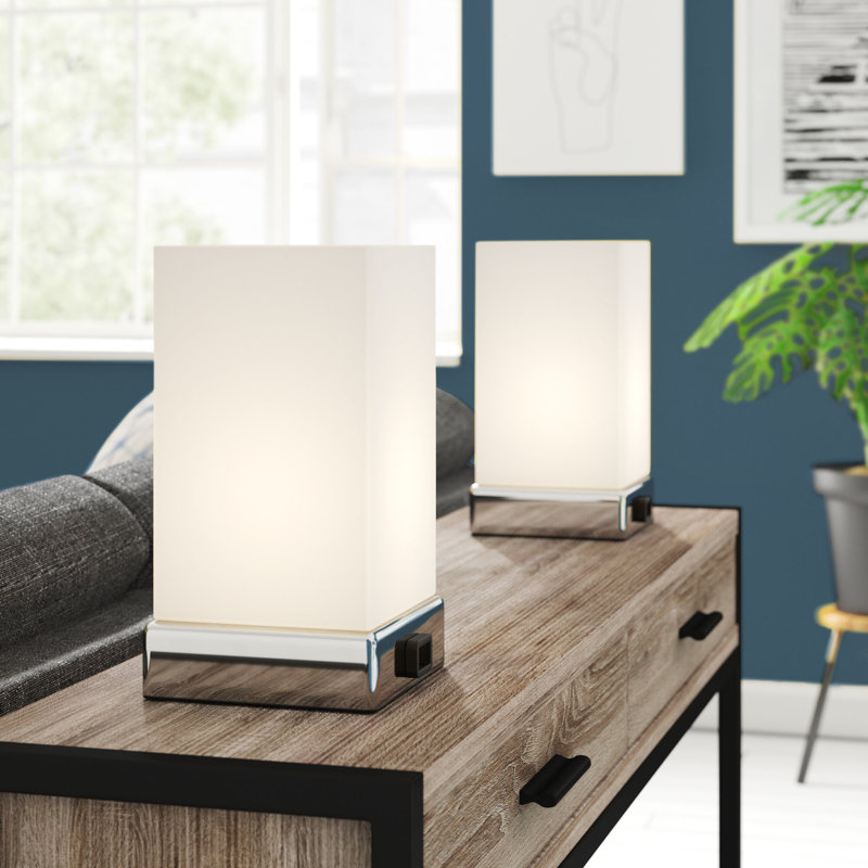 Linda Metal USB Table Lamp, Yes