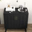 Spacieuse armoire cannelée avec pieds en bois massif et conception pratique - Armoire de cuisine Mid-Century moderne, entrée d'organisation efficace