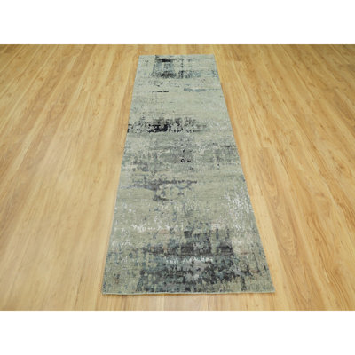 Tapis de couloir gris clair / bleu clair noué à la main de conception unique 2 pi 8 po x 7 pi 10 po New Age Fardy