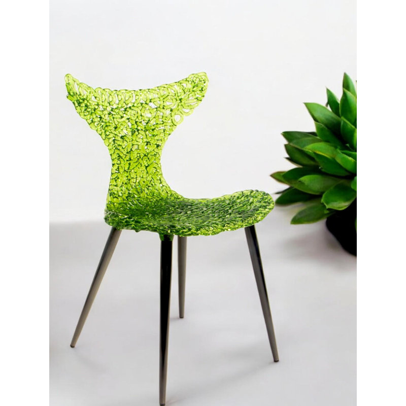 Chaise d'appoint de luxe innovante - siège de designer moderne avec élégance reflétant la lumière