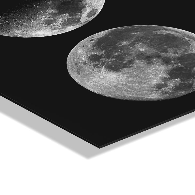 Art mural flottant en acrylique Mod Moon - It's Just a Phase par The Creative Bunch Studio