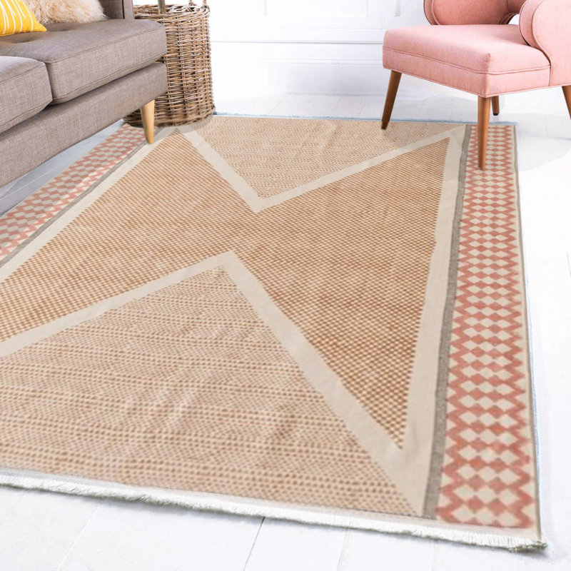 Tapis beige en polyester tissé à plat à la main Silsden, Rectangle 4 pi 11 po x 7 pi 7 po