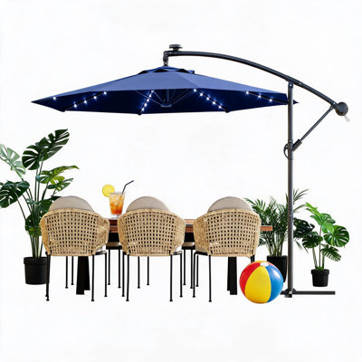 Parasol suspendu en porte-à-faux 10 pi avec lumières solaires à DEL, parasol de terrasse pour l'extérieur avec réglage facile de l'inclinaison, 8 nervures, protection UV pour la cour, la pelouse, le jardin et la piscine.