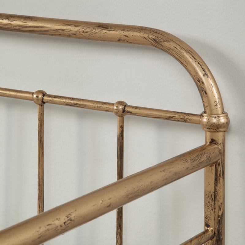 Melanie Metal, Gold