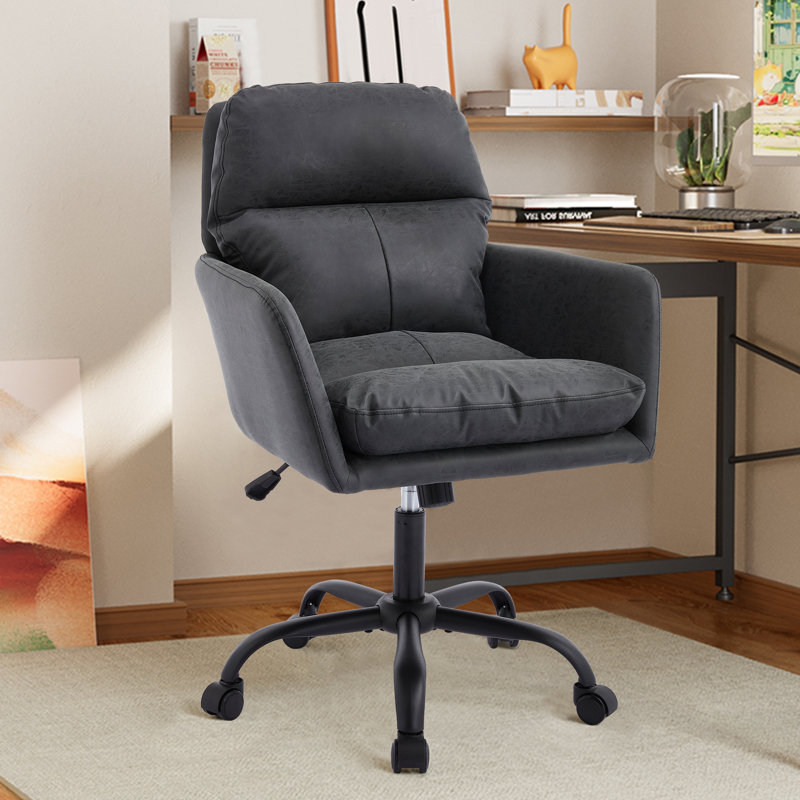 Chaise de bureau ergonomique en cuir synthétique à hauteur ajustable, adaptée à plusieurs environnements, durable et confortable.