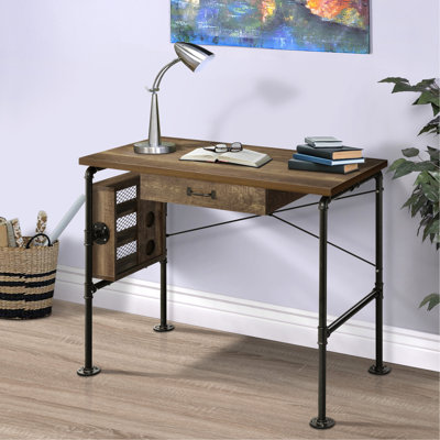 Bureau d'écriture spacieux avec placage de chêne vieilli et pieds en métal noir rectangulaire pour une utilisation de bureau