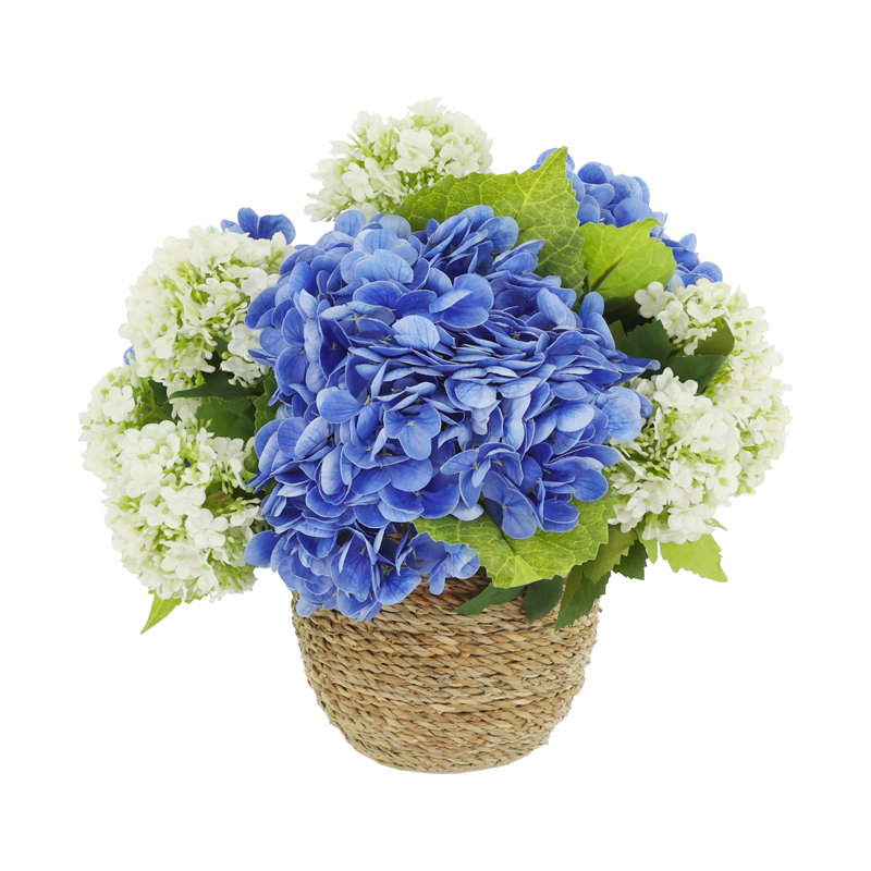 Arrangement d'hortensias et de viornes