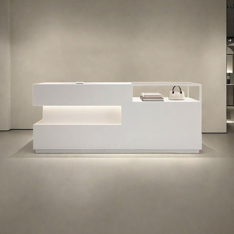 Vitrine haut de gamme luxueuse et lumineuse, H 39,37 po x l 62,99 po x P 23,62 po